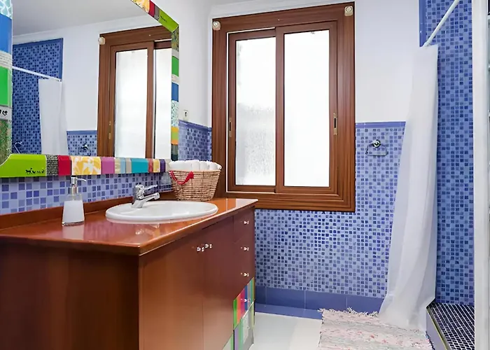 2 Bedroom Center