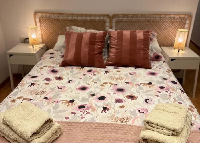 2 Bedroom Center برشلونة