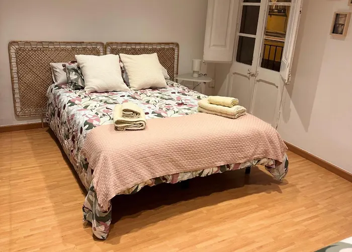 2 Bedroom Center
