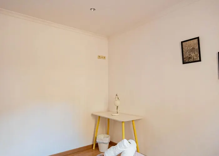 2 Bedroom Center *