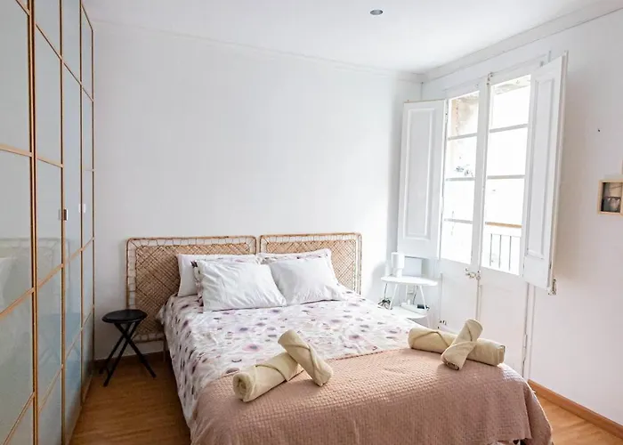 2 Bedroom Center برشلونة