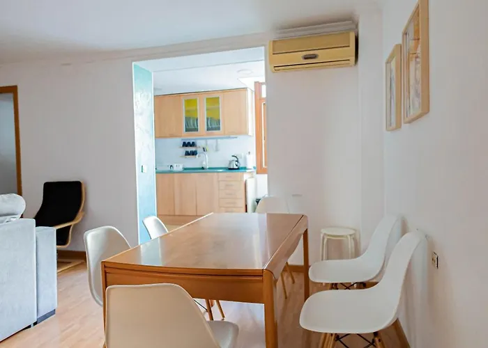 2 Bedroom Center *
